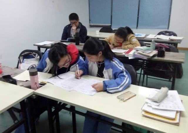 免學(xué)費(fèi)！2019 年湖南省貧困地區(qū)本土化培養(yǎng)計(jì)劃招 1200 名醫(yī)學(xué)類?？粕? style=